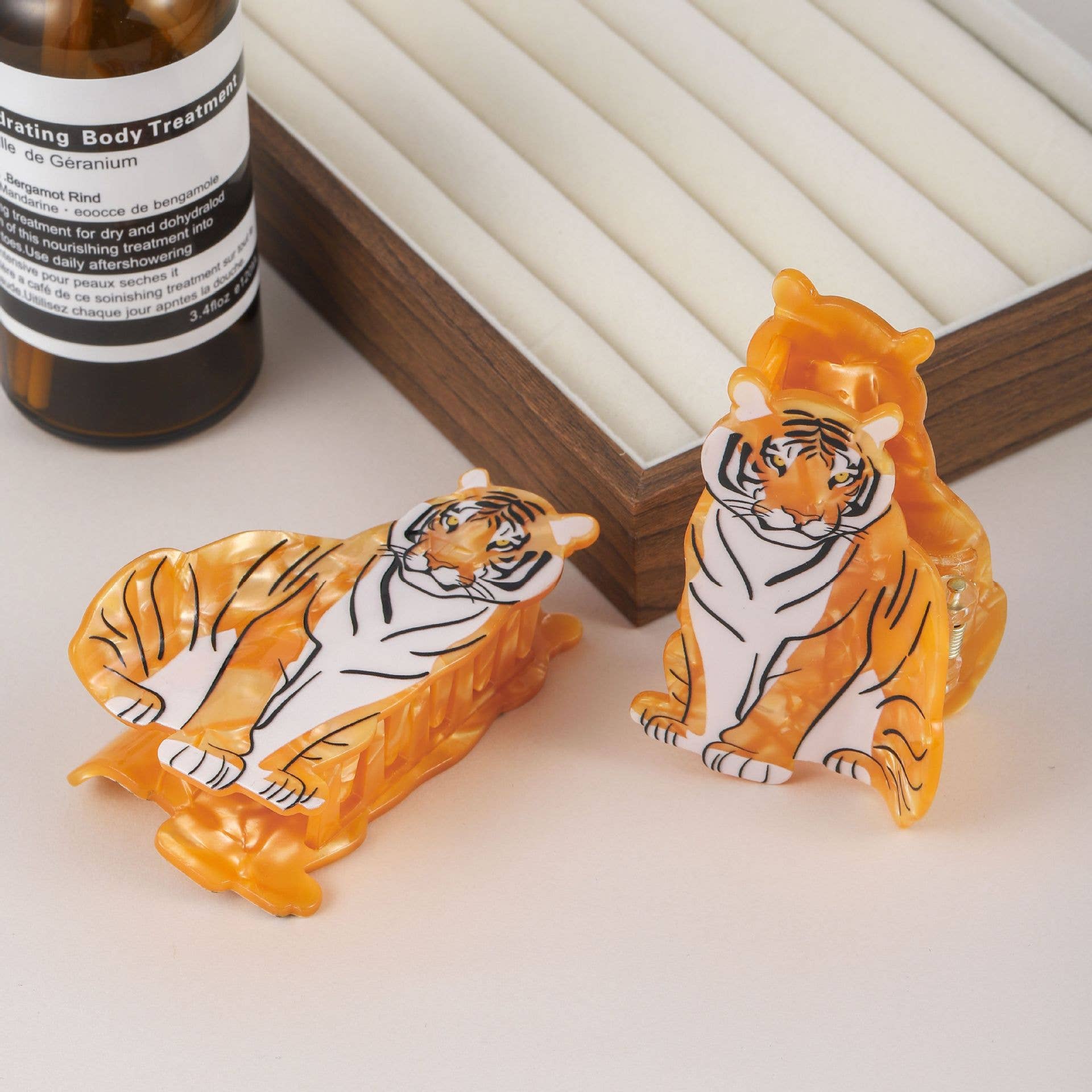 Sitting Tiger Design Hair Claw Clip