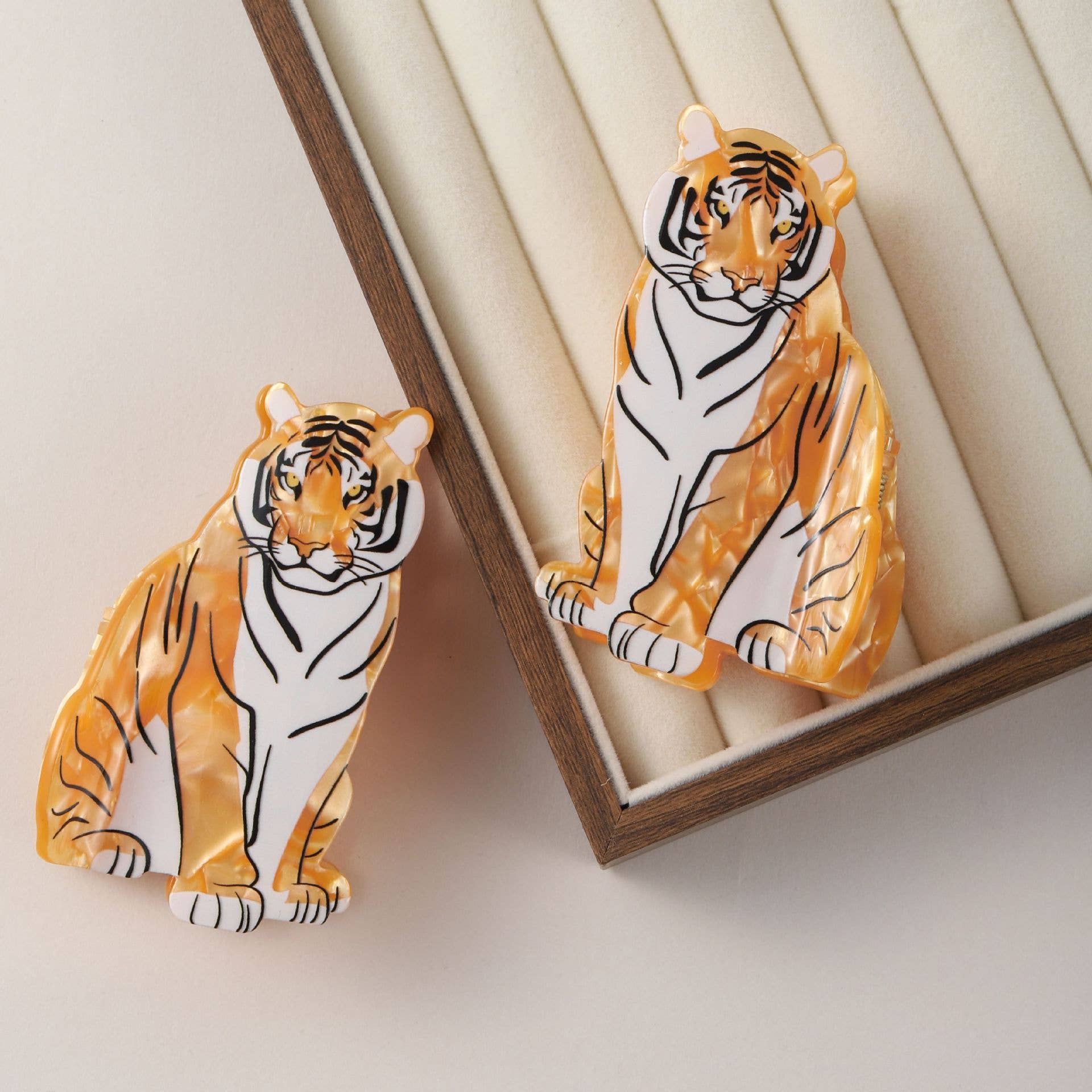 Sitting Tiger Design Hair Claw Clip