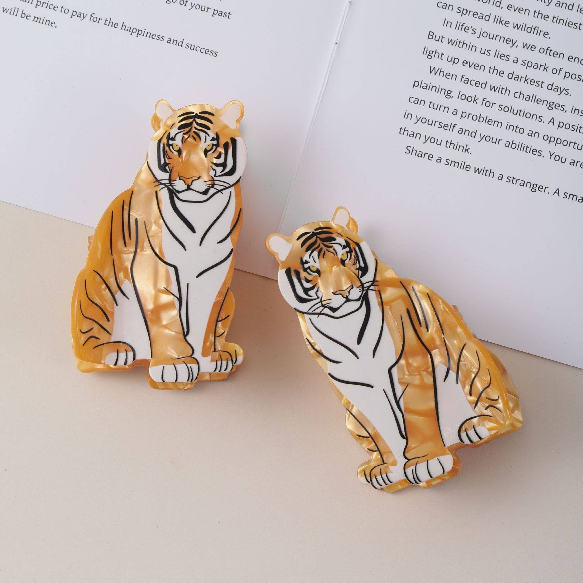 Sitting Tiger Design Hair Claw Clip