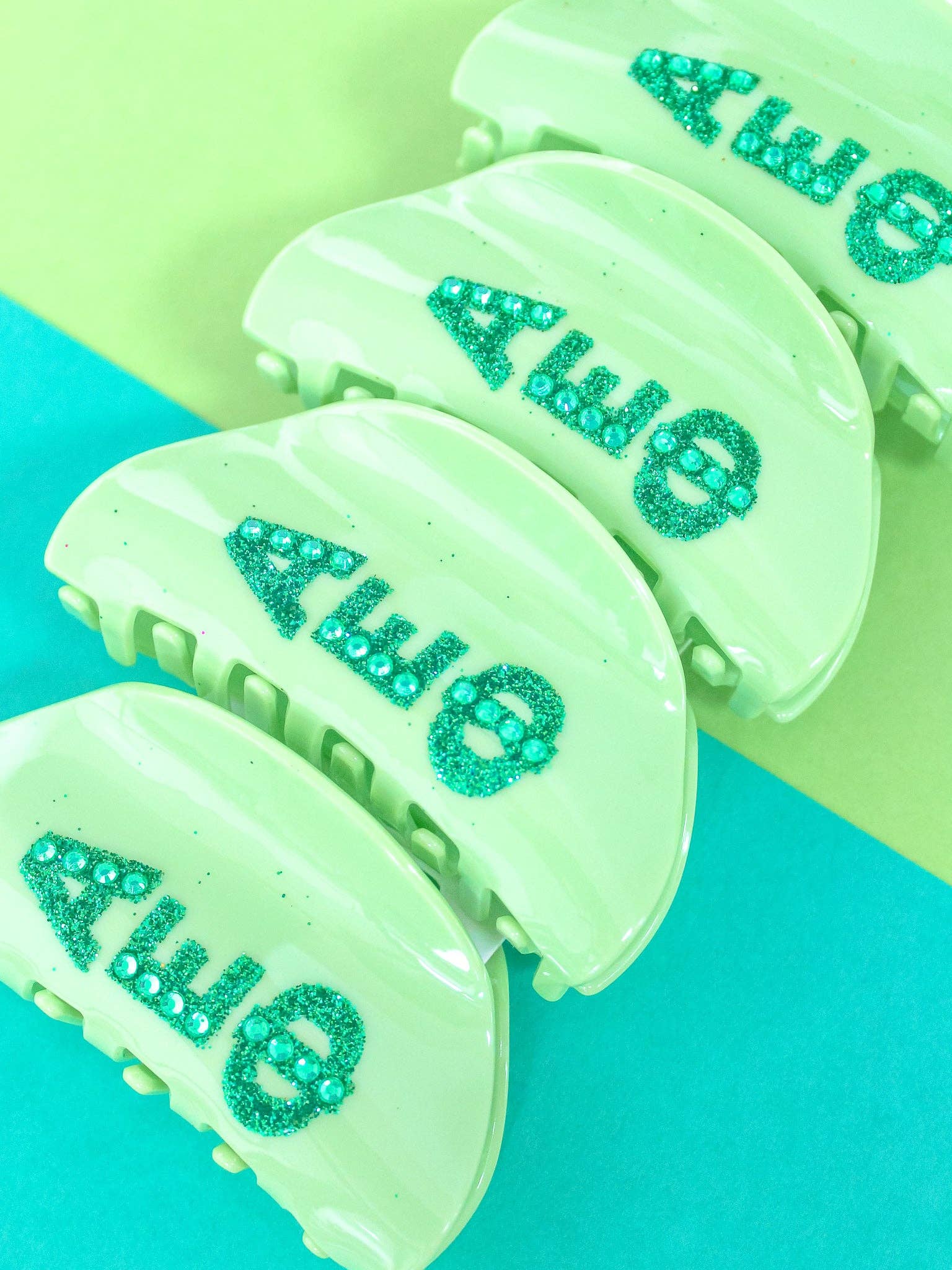 Girl On the Go Hair Claw Clip: DELTA ZETA