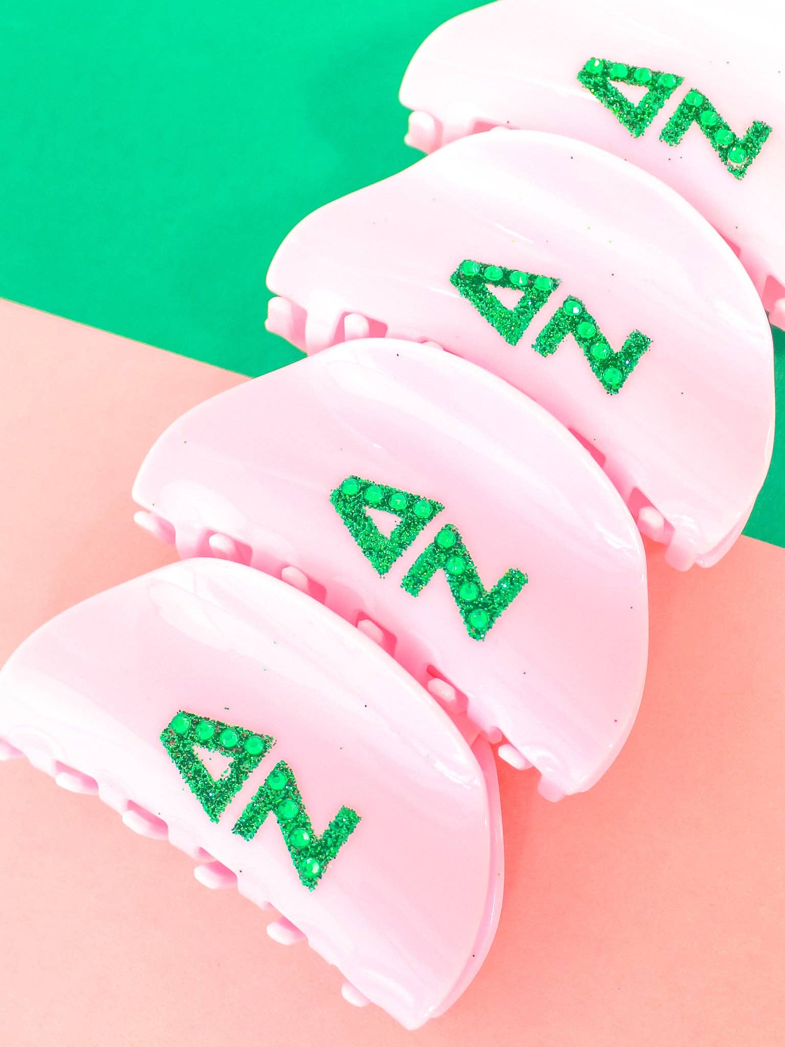 Girl On the Go Hair Claw Clip: DELTA ZETA